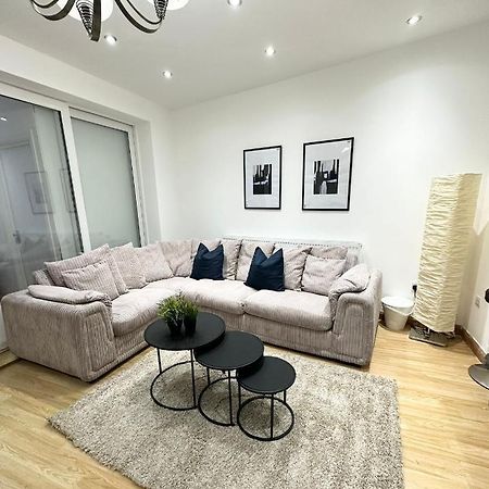 London Charm - Comfortable Room In Spacious House Exteriör bild