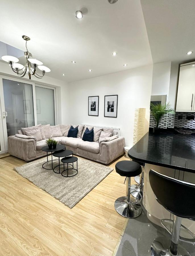 London Charm - Comfortable Room In Spacious House Exteriör bild