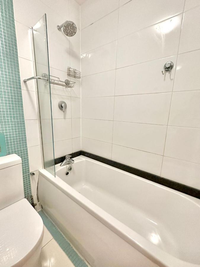 London Charm - Comfortable Room In Spacious House Exteriör bild