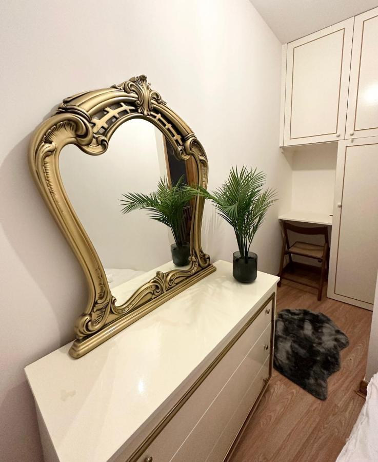 London Charm - Comfortable Room In Spacious House Exteriör bild