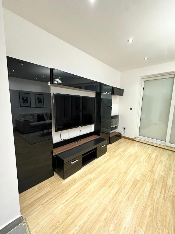 London Charm - Comfortable Room In Spacious House Exteriör bild